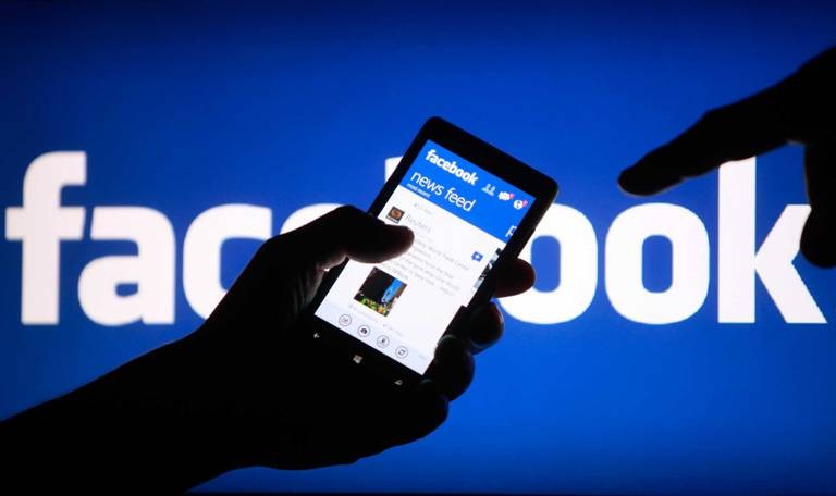 facebook news feed