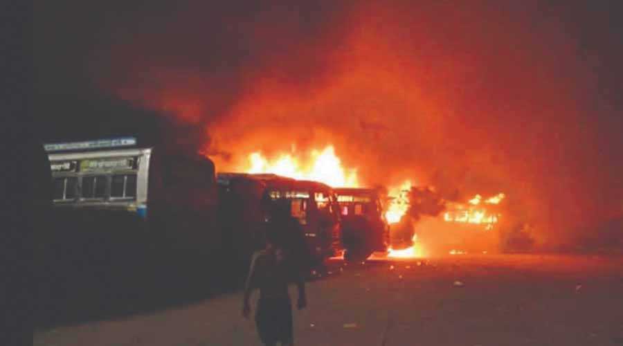 krishnanagar-bus-fire-breaks-out