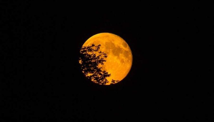 মহাবিষুবের কাঁধে কাঁধ মিলিয়ে আসছে সুপারমুন