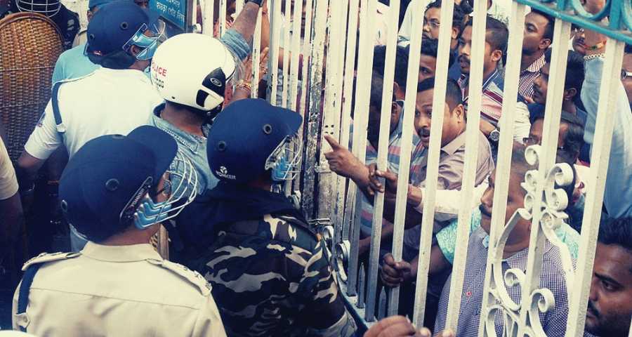 staff_clash_in_Calcutta