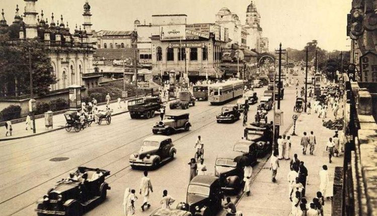 Past Chowringee Square of Calcutta