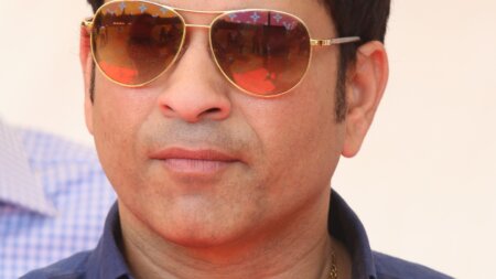 সচিন তেন্ডুলকরের জীবনী: ক্রিকেটের ভগবানের অমর কীর্তি সচিন তেন্ডুলকর — ভারতীয় ক্রিকেট কিংবদন্তির ছবি
