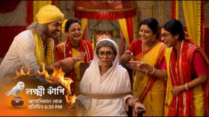 লক্ষ্মী ঝাঁপিতে ম্যাডাম এক্সের মুখোশ খুলছে! কে এই রহস্যময়ী? লক্ষ্মী ঝাঁপি সিরিয়ালে ম্যাডাম এক্সের মুখোশ খোলার দৃশ্য