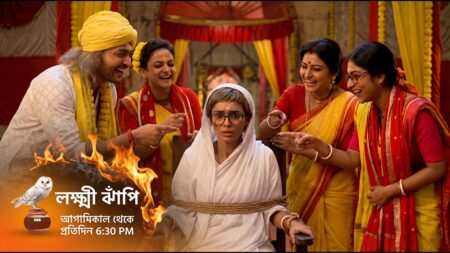 লক্ষ্মী ঝাঁপিতে ম্যাডাম এক্সের মুখোশ খুলছে! কে এই রহস্যময়ী? লক্ষ্মী ঝাঁপি সিরিয়ালে ম্যাডাম এক্সের মুখোশ খোলার দৃশ্য