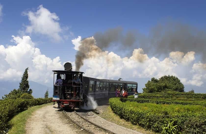 Tourist Places in West Bengal (পশ্চিমবঙ্গের জনপ্রিয় বেড়ানোর জায়গা) 6 Darjeeling