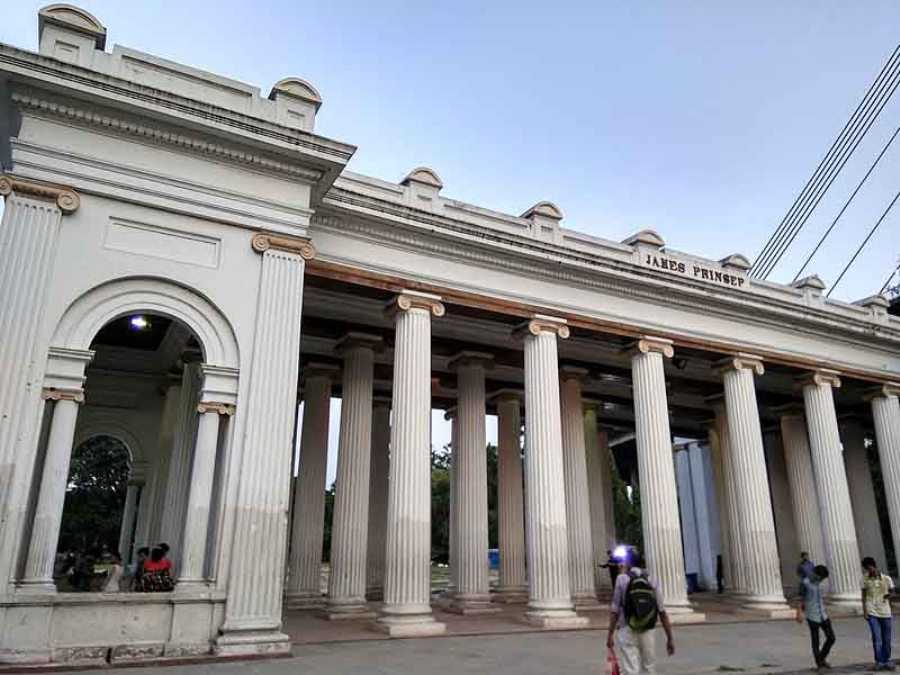 Kolkata Princep Ghat(কলকাতা প্রিন্সেপ ঘাট) 1 Kolkata_princep_ghat_tour