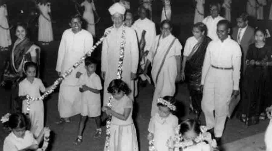Sarvepalli Radhakrishnan Short Biography (เฆธเฆฐเงเฆฌเฆชเฆฒเงเฆฒเง เฆฐเฆพเฆงเฆพเฆเงเฆทเงเฆฃเฆพเฆฃ เฆเฆฐ เฆเงเฆฌเฆจ เฆเฆพเฆนเฆฟเฆจเง) - Dr Radhakrishnan Essay 1 Working_life_of_dr_radhakrishnan
