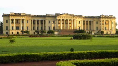 Murshidabad Hazarduari Palace (মুর্শিদাবাদের হাজারদুয়ারি প্যালেস) Hazarduari palace, Murshidabad