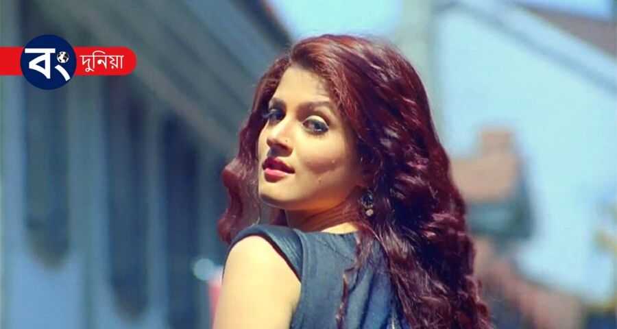 শাড়ি পড়ে শ্রাবন্তী'র ফুটবল খেলার ভিডিও ভাইরাল নেটপাড়ায় 1
