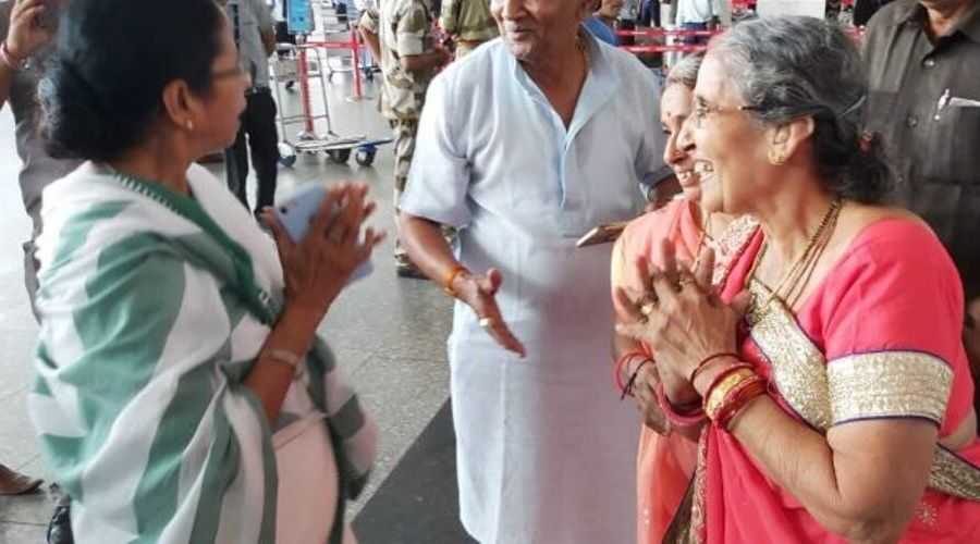 নরেন্দ্র মোদির জন্মদিনে তার স্ত্রীকে শাড়ি উপহার দিলেন বাংলার মুখ্যমন্ত্রী মমতা বন্দ্যোপাধ্যায় নরেন্দ্র মোদির জন্মদিনে তার স্ত্রীকে শাড়ি উপহার দিলেন বাংলার মুখ্যমন্ত্রী মমতা বন্দ্যোপাধ্যায় 1