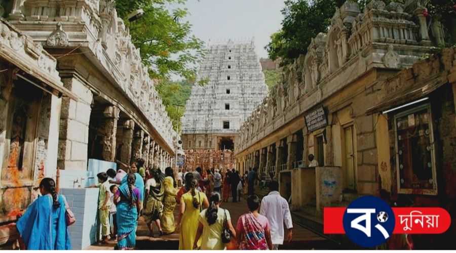তিরুপতি মন্দিরের ইতিহাস ; এখানে ভক্তরা কেন চুল দান করে; মন্দিরের আয় কেমন জানুন 1 তিরুপতি মন্দিরের ইতিহাস