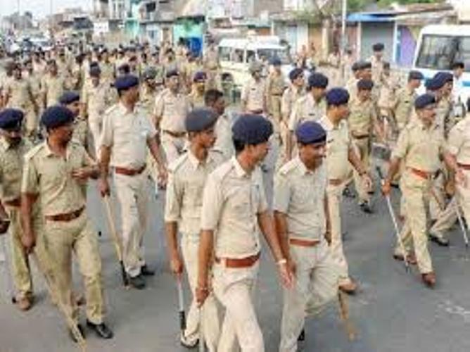 বাংলা ভাষা জানলেই পেয়ে যেতে পারেন সরকারি চাকরী police job