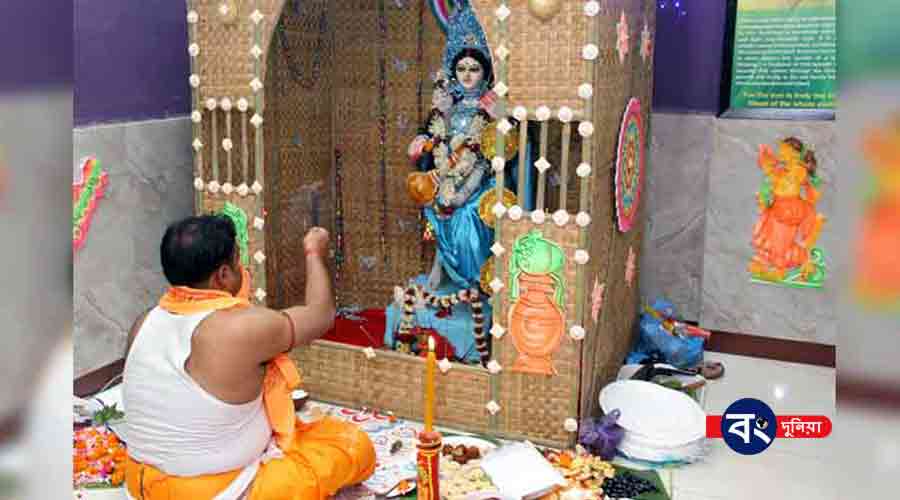 সরস্বতী পুজার পদ্ধতি; এক নজরে দেখে নিন কিভাবে সরস্বতী পুজা করা হয় সরস্বতী পুজার পদ্ধতি; এক নজরে দেখে নিন কিভাবে সরস্বতী পুজা করা হয় 1