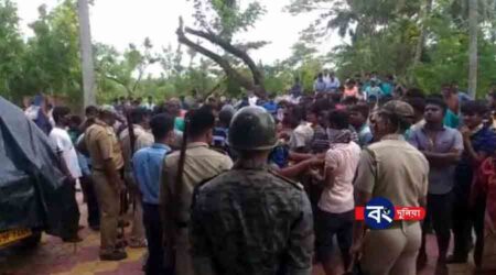 মহিলা পরিযায়ী শ্রমিকের সাথে আপত্তিজনকভাবে পুলিশ; গ্রেপ্তারের দাবীতে রনক্ষেত্র পাথরপ্রতিমা মহিলা পরিযায়ী শ্রমিকের সাথে আপত্তিজনকভাবে পুলিশ; গ্রেপ্তারের দাবীতে রনক্ষেত্র পাথরপ্রতিমা