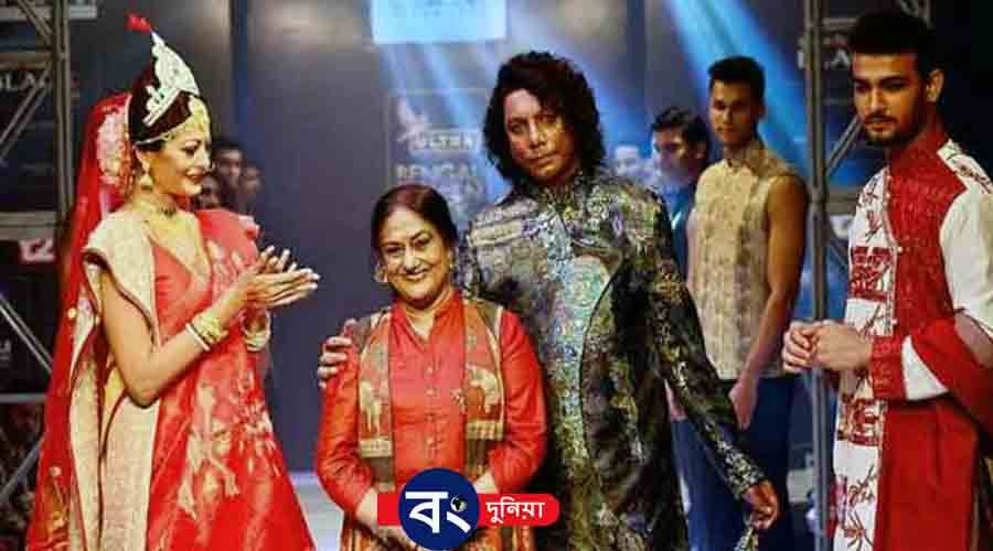 ফ্যাশান ডিজাইনার শর্বরী দত্তের মৃত্যু ঘিরে উঠেছে কিছু প্রশ্ন ! অপেক্ষায় ময়নাতদন্ত রিপোর্টের 1 ফ্যাশান ডিজাইনার শর্বরী দত্তের মৃত্যু ঘিরে উঠেছে কিছু প্রশ্ন ! অপেক্ষায় ময়নাতদন্ত রিপোর্টের 1