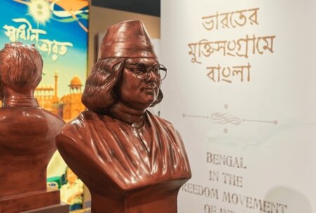 কাজী নজরুল ইসলামের জীবনী: বিদ্রোহী কবির সাহিত্য ও রাজনৈতিক জীবন কাজী নজরুল ইসলামের জীবনী - বিদ্রোহী কবির ঐতিহাসিক ছবি, ১৯২৬ সালে চট্টগ্রামে