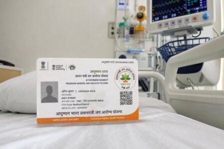 আয়ুষ্মান ভারত যোজনা ২০২৬: সম্পূর্ণ গাইড — সুবিধা, যোগ্যতা ও আবেদন পদ্ধতি আয়ুষ্মান ভারত যোজনা ২০২৬ - PM-JAY স্বাস্থ্য বীমা কার্ড ও হাসপাতালের চিকিৎসা সরঞ্জাম