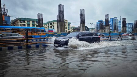 বর্ষাকালে গাড়ি রক্ষণাবেক্ষণের ১০টি কার্যকরী টিপস বর্ষাকালে গাড়ি রক্ষণাবেক্ষণের ১০টি কার্যকরী টিপস 1