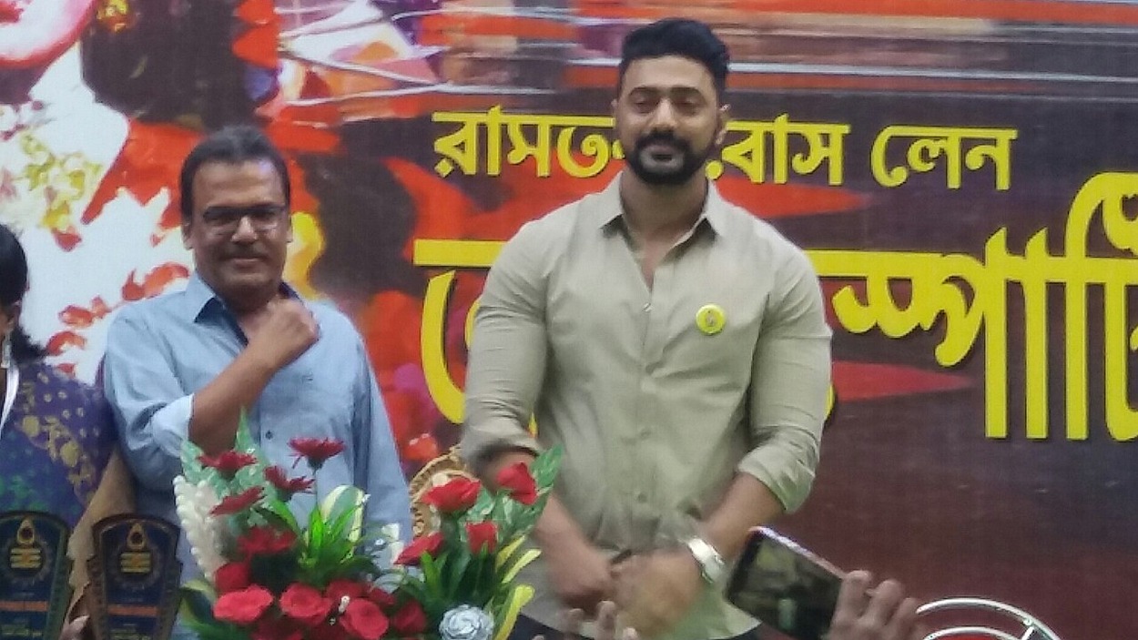 দাদাগিরির নতুন দাদা দেব: কেশপুরের ছেলে থেকে টলিউড সুপারস্টার, জেনে নিন দেবের জীবনী 1 অভিনেতা দেব