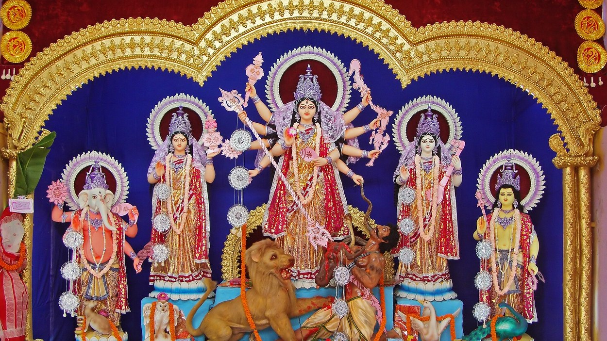 মহালয়ার শুভেচ্ছা বার্তা ২০২৬: WhatsApp-এর ২০টি স্ট্যাটাস 1 মহালয়ার শুভেচ্ছা বার্তা পাঠানোর সময়, বর্ধমানের দুর্গাপুজোর প্রতিমা