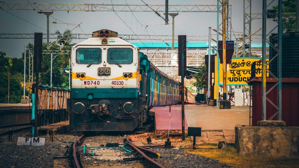 দুর্গাপূজায় ট্রেন টিকিট পেতে এবার একটু ভাগ্য লাগবে? পুজোর স্পেশাল ট্রেন আর বাড়তি ফ্লাইট, বুকিং কবে শুরু জানুন দুর্গাপূজায় ট্রেন টিকিট, পুজোর সময় রেলস্টেশনে ভারী ভিড়