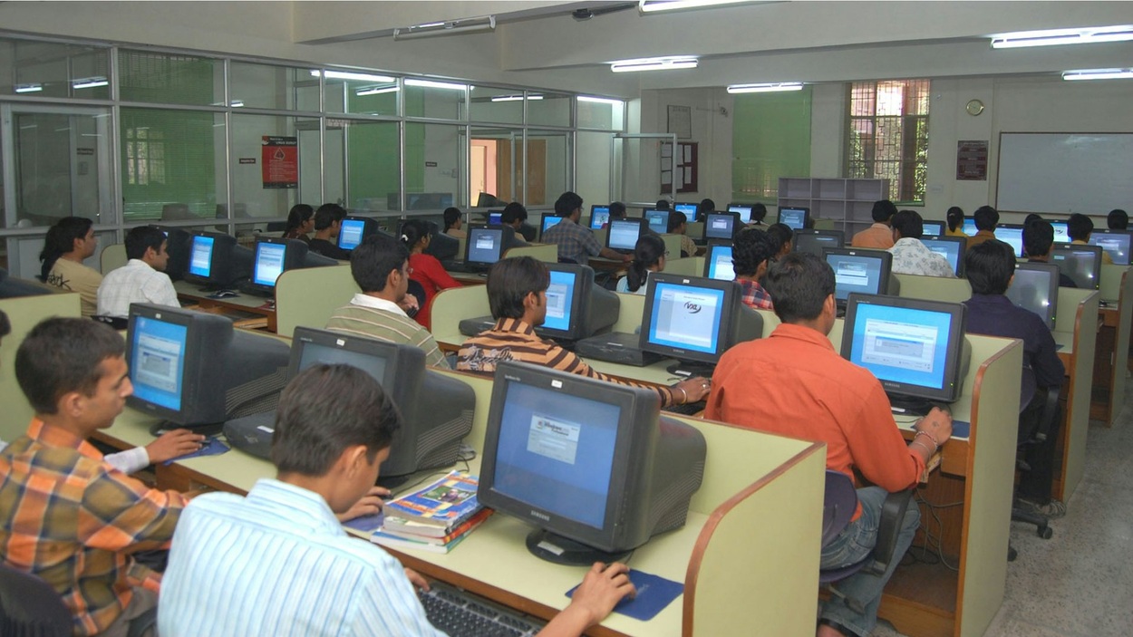 IBPS ক্লার্ক প্রিলিমস ২০২৬: ১১,৪০৩ শূন্যপদ, অ্যাডমিট কার্ড 1 IBPS ক্লার্ক প্রিলিমস ২০২৬ পরীক্ষায় বসতে প্রার্থীদের কম্পিউটার প্রস্তুতি