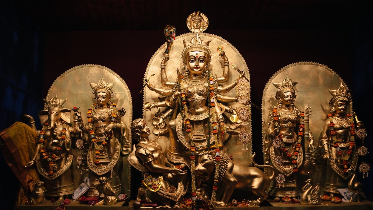 দুর্গাপুজো ২০২৬: মহালয়া ১০ অক্টোবর, কবে ষষ্ঠী থেকে দশমী? 1 দুর্গাপুজো ২০২৬: সল্টলেকের প্যান্ডেলের আলোকসজ্জা