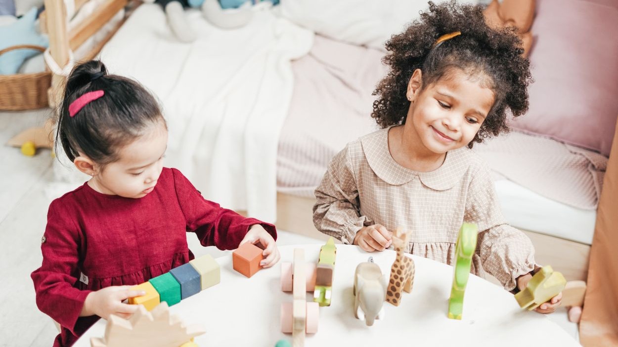 ২০২৬-এ ছেলে সন্তানের ২৫টি আধুনিক নাম ও অর্থ 1 ছেলে সন্তানের নামের জন্য বর্ণ খেলনা, নামকরণের আগে ভালো নাম বাছাই