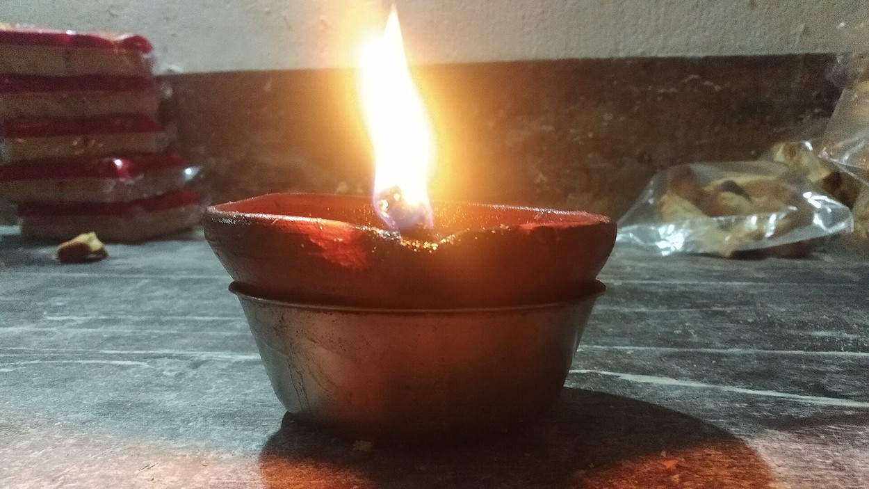 শেষের কবিতা: হে বন্ধু বিদায়, রবীন্দ্রনাথের অমর প্রেম 1 জ্বলন্ত দীপ, শেষের কবিতা কবিতার অর্ঘ্যের ছবি