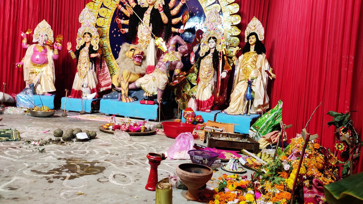 পুজো বোনাস ২০২৬: সরকারি কর্মীদের ৭,৪০০ টাকা, কারা পাবেন? 1 দুর্গাপুজো ২০২৬: কলকাতার পুজো মণ্ডপ, বোনাসের উৎসব
