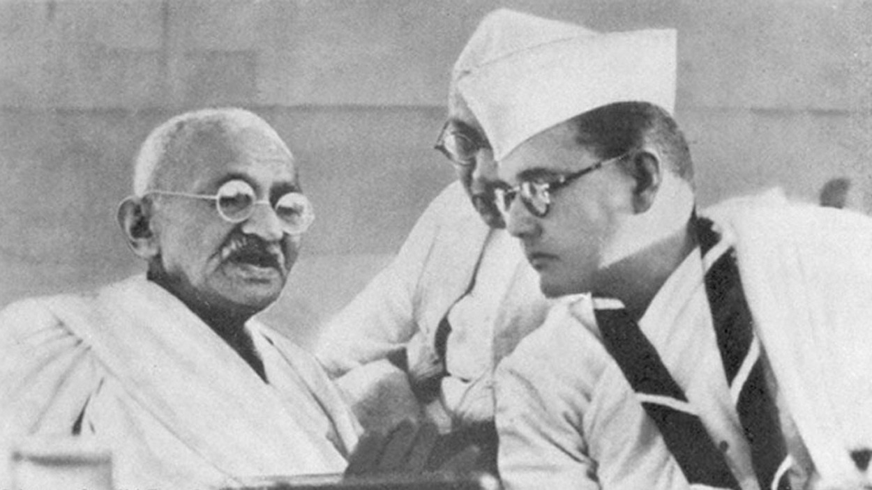 নেতাজি সুভাষচন্দ্র বসুর জীবনী: আজাদ হিন্দ ফৌজের মহানায়ক 1 গান্ধীজি ও নেতাজি সুভাষচন্দ্র বসু ১৯৩৮ সালে