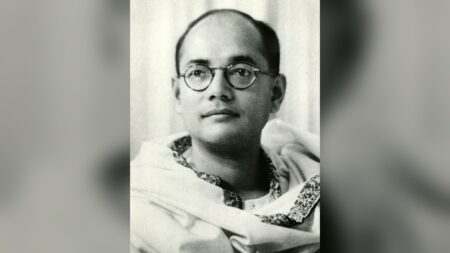 নেতাজি সুভাষচন্দ্র বসুর জীবনী: আজাদ হিন্দ ফৌজের মহানায়ক নেতাজি সুভাষচন্দ্র বসুর জীবনী, ১৯৩০-এর দশকের দুর্লভ ছবি